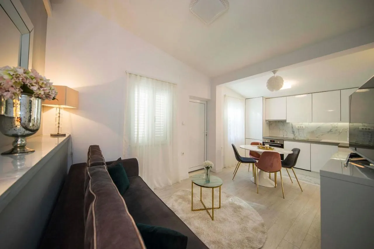 Lux Garden Luxury Apartment Split